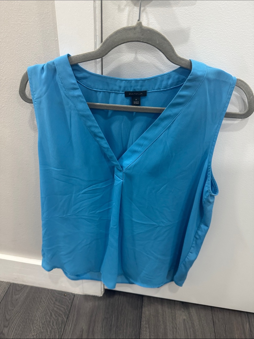 Ann Taylor Turquoise V-Neck Sleeveless Camisole